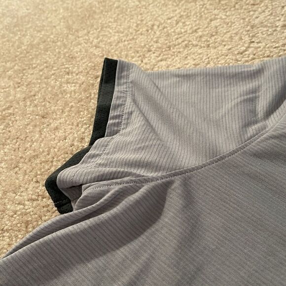 LADIES SIZE XL UNDER ARMOUR ATHLETIC TOP - Picture 4 of 8